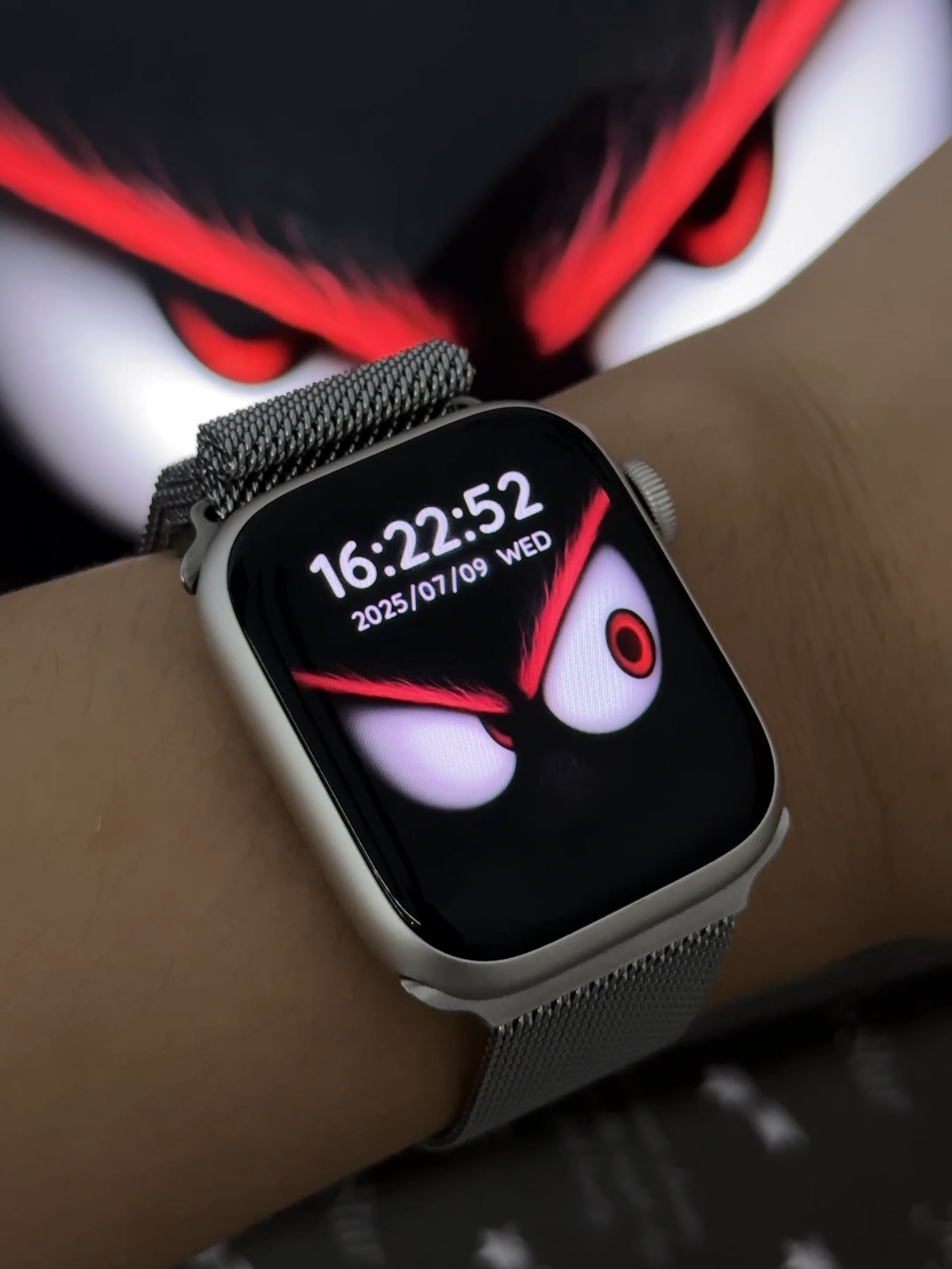 Look  at me!!!#fyp #applewatch #iwatch #topwatchapp #applewatchface #trending #eyes #livewallpaper #watching #whosthere #evileyes  #alwayswatching #darkvibes
