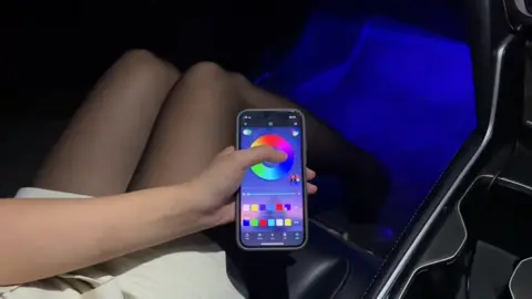 Đèn led sàn dán gầm ghế ô tô #oto #dochoioto #noithatoto #denledoto 