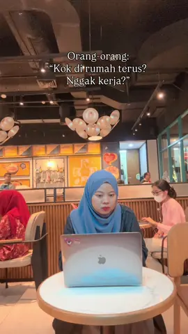 Banyak yang mikir kerja di rumah itu nganggur, leha-leha, nggak jelas. Padahal di balik laptop, invoice jalan, kerja bareng klien luar negeri, dibayar dollar setiap bulan.  Jadi Virtual Assistant bikin kerja fleksibel, bisa sambil ngopi di kafe atau rebahan di rumah. Yang penting skill jalan, cuan pun aman. Kalau kamu mau mulai kerja online dibayar dollar juga, tulis YES di komentar! Jangan lupa like, share ke temanmu, dan follow akun ini buat tips kerja online lainnya.  #VirtualAssistant #KerjaRemote #FreelancerIndonesia #KerjaOnline #workfromanywhere 