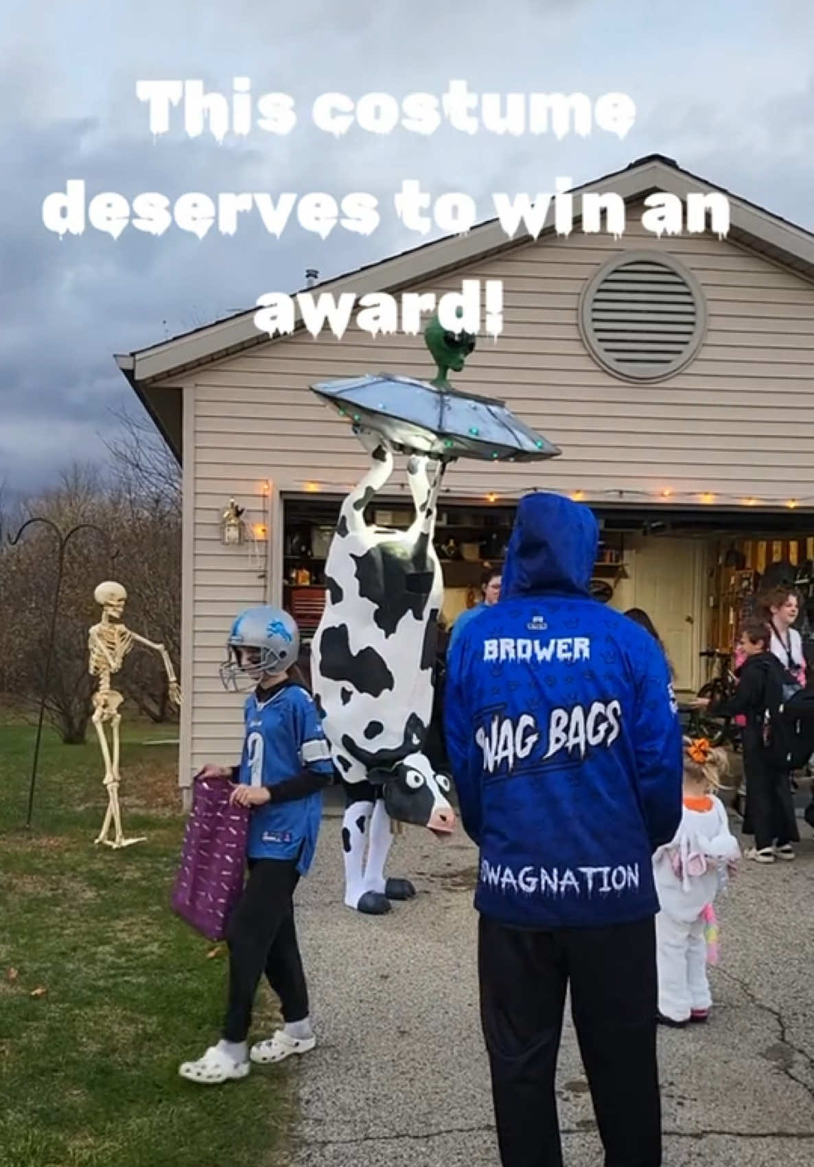 👽🚨PSA: Halloween is creeping up faster than a UFO over a cow field! This DIY abduction costume? OUT OF THIS WORLD. Whether you’re crafting your own masterpiece or need a last-minute look, we’ve got you covered. 🛸 Shop costumes, get inspo, and prepare to slay spooky season 👻 #HalloweenCostume #CostumeInspo #AlienAbduction #DIYHalloween 