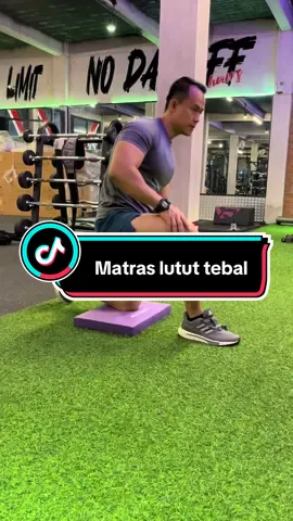 Suka yoga atau olahraga tapi sering nyeri di lutut, siku, atau pergelangan? Matras Lutut Yoga Knee Pad hadir dengan bantalan super tebal 4 cm, nyaman, dan ramah lingkungan. Lindungi sendi tanpa takut lecet atau hiperpigmentasi. #matras #tebal #yoga #stretching #kneepad 