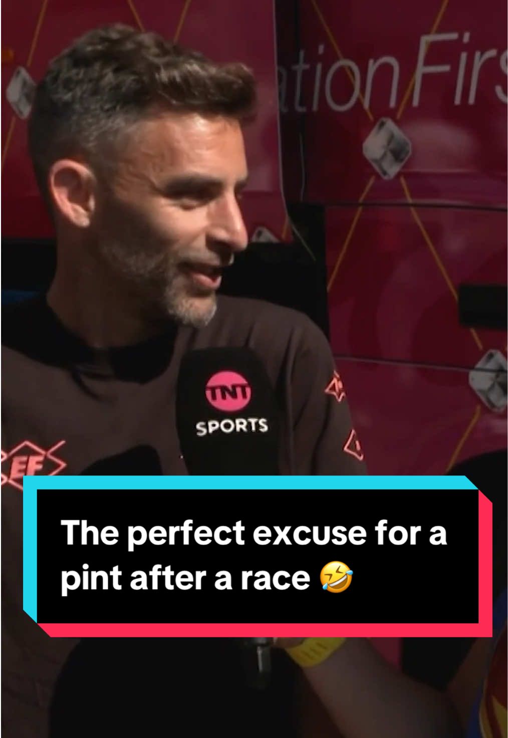 The perfect excuse for a cheeky pint 😉 Assistant director sportif Tom Southam knows how to unlock Ben Healy’s full potential now! 🍺  #cycling #director #pint #healy