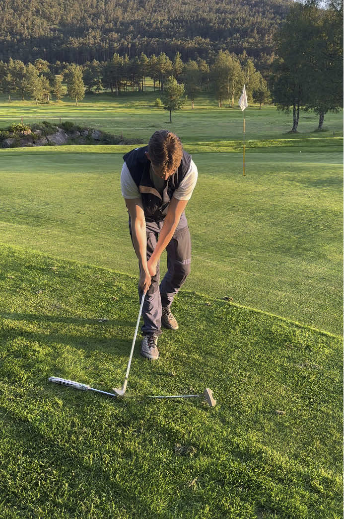 Broke mye new putter😭😅#golf #golftiktok #golftiktok #golfer #put #humor #broke #rage #miss 