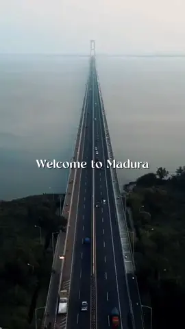 Mimin join trend dulu, btw gimana nihh… udah lihat kan keindahan pulau Madura, yukk ketika liburan nanti jangan lupa jalan jalan ke Pulau Madura bersama keluarga, pasangan, teman, semuanya deh😍🥰🫶🏼 📍Pulau Madura, Jawa Timur #wonderfulmadura  #madurainaja #pesonamadura #fypシ゚ #4u 
