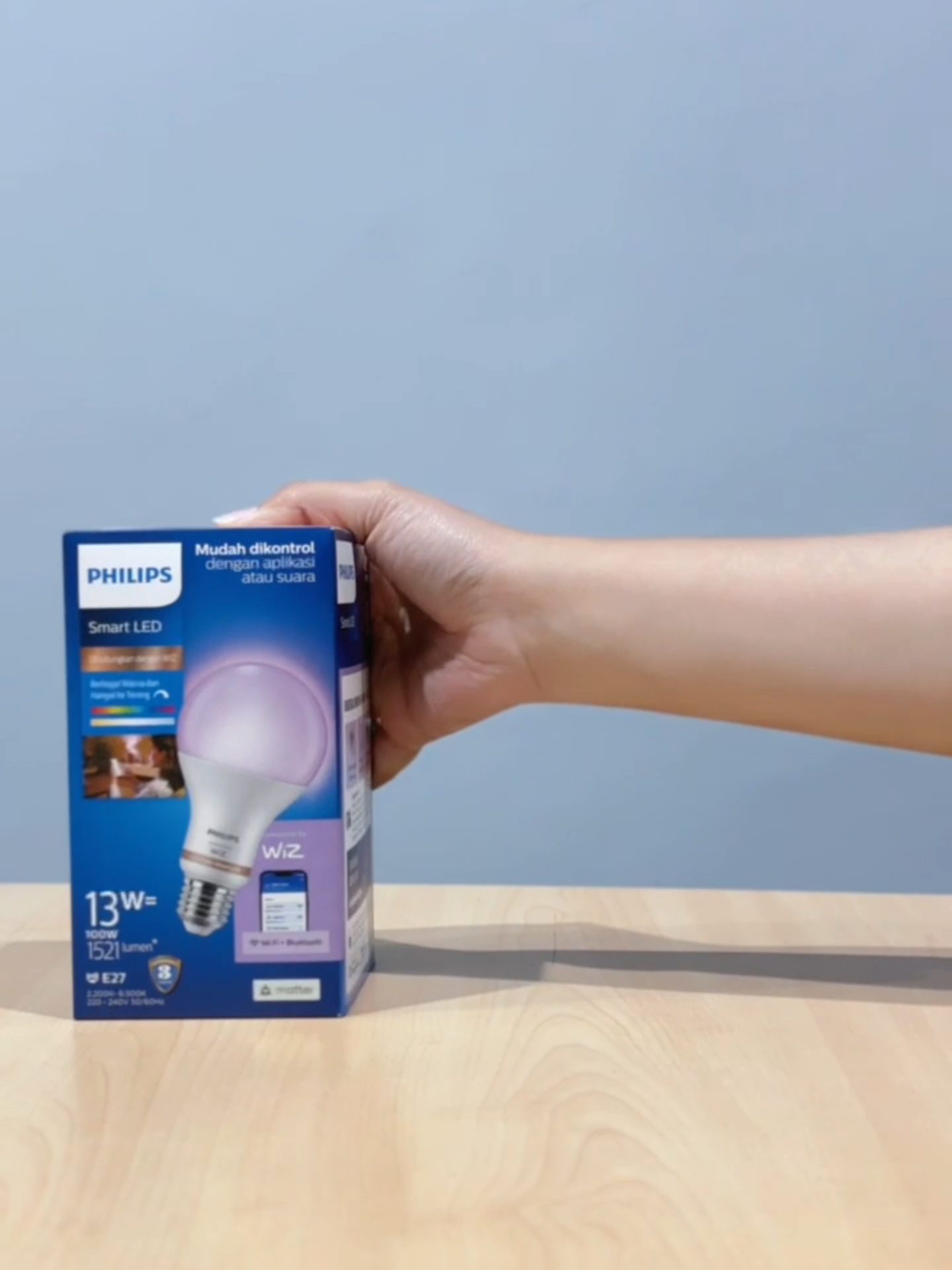 Kontrol Lampu hanya dengan genggaman 📱💡 #fyp #fypシ #philipslighting #smartlamp #wifi #wiz #ori #philips #ledbulb #smarthome
