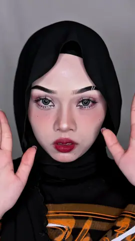 Bang bang bang 🔫#fyp #fypage #makeuptransition #mafiamakeup #mafia #creatorsearchinsights 