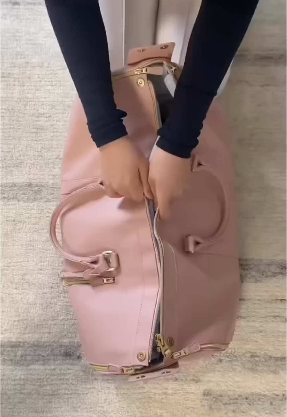 خلك مستعد لأي مغامرة، وابدأ باختيار شنطة تليق فيك! 🧳 اطلبها الآن من الرابط في البايو  