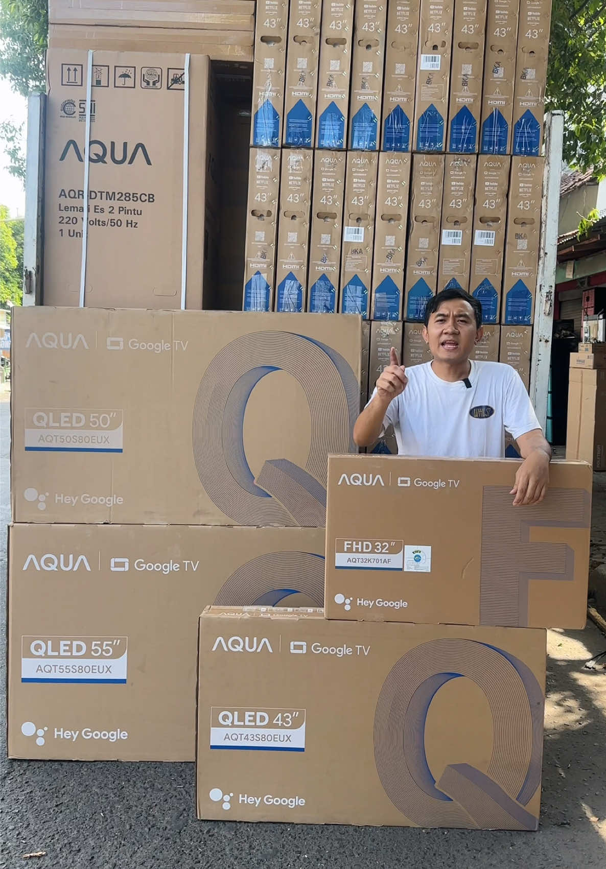 Ready Google TV Aqua, Ukuran 32 / 43 / 50 / 55, Layar QLED lebih cerah dan warna akurat, Sistem operasi Google TV paling baru fitur lengkap, Bisa perintah suara (Google Assistant), Garansi 5 Tahun #tokoelektronikmojokerto #tv #tvmurah #smarttv #googletv #androidtv 