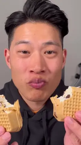Late Night Snack at the Japanese Convenience Store. Eat or Pass? #hungryfam #SnackTime #mukbangvideo #foodlovers #foodasmr #tastetest #foodvlog #foodadventure #appa