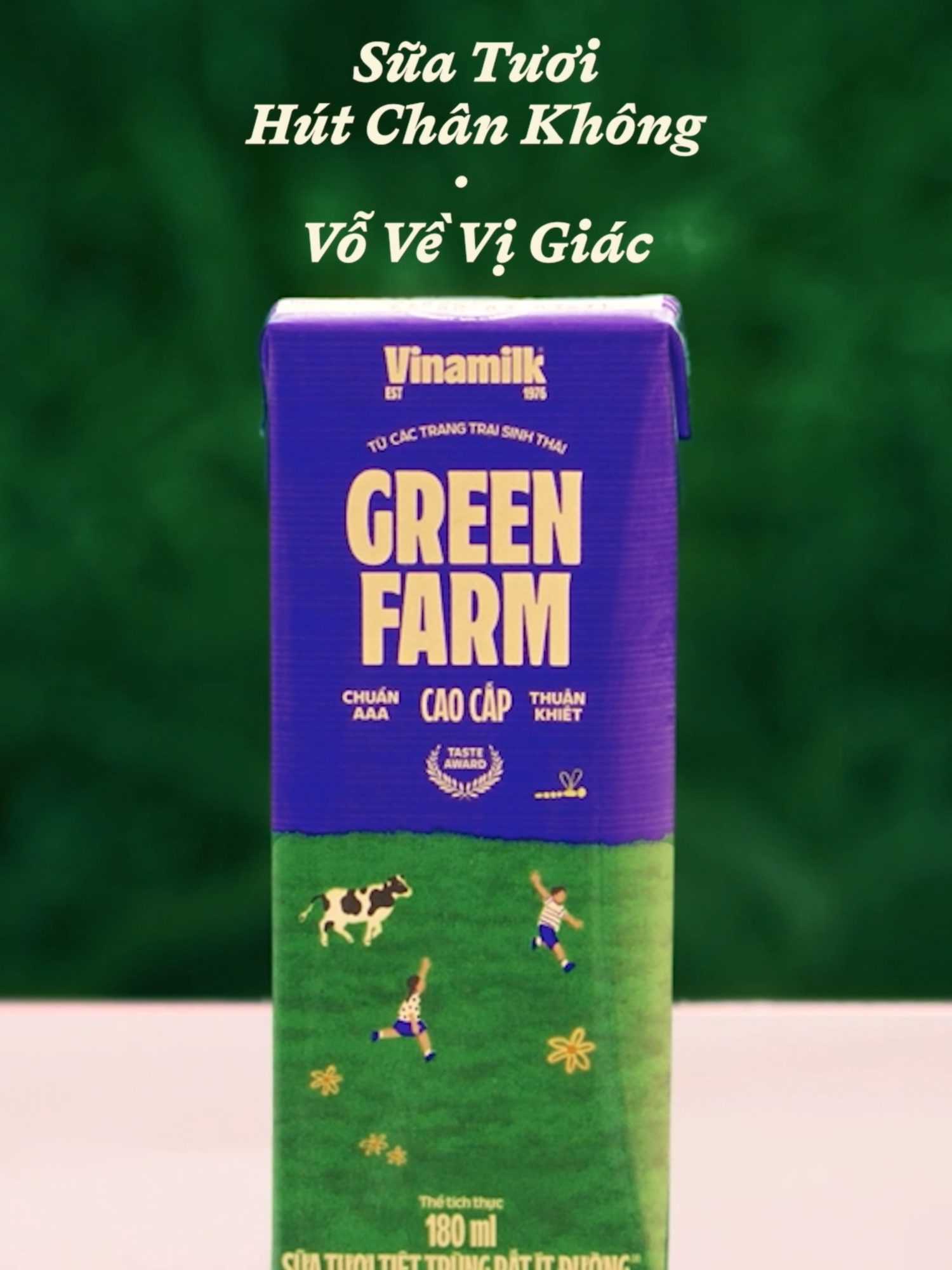 Vinamilk Green Farm tiên phong với công nghệ Kép Hút Chân Không đột phá khóa tươi sữa tự nhiên. Làm nên dòng sữa sóng sánh, thơm béo, thoảng hương cỏ hoa, hậu vị ngọt ngào. Mời bạn vỗ về vị giác: https://shorturl.at/7Kk4d #Vinamilk #GreenFarm #SuaTuoiHutChanKhong #CongNgheKepHutChanKhong