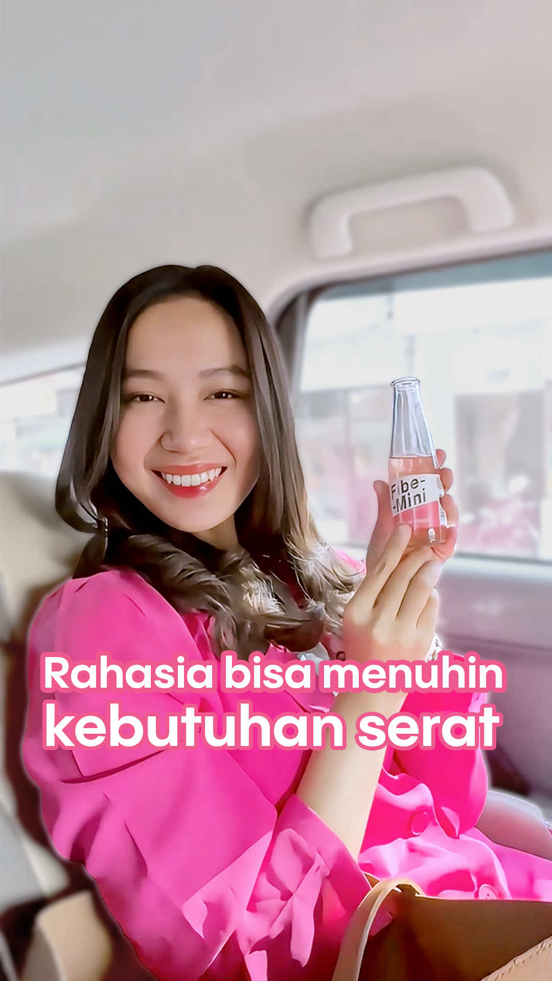 Meeting padet, kerjaan numpuk, tapi badan tetap harus fit.  Kuncinya? Asupan serat yang cukup! Fibe-Mini minuman tinggi serat selalu jadi andalan di tengah hectic-nya hari.  Praktis dibawa ke mana-mana, dan satu botol kecilnya sudah punya 6g serat! 😃🥦 #FibeMini #DailyFiberFibeMini #MinumanTinggiSerat