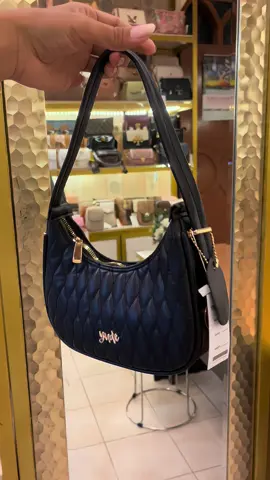 Pantes aja tas ini udah laku banyak di tiktok, soalnya udah murah masih nekat aja ngasih diskon #tasselempangwanita #handbagwanita #taswanitaelegan #shoulderbagwanita 