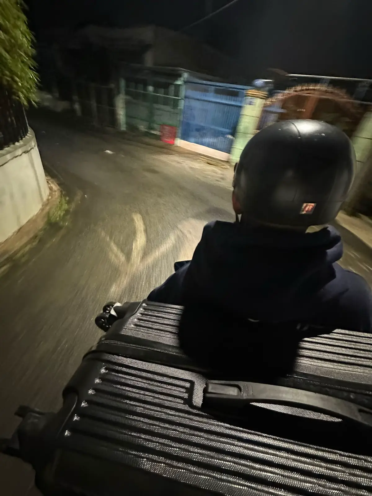 Anh ta làm em khóc rồi phải không ?