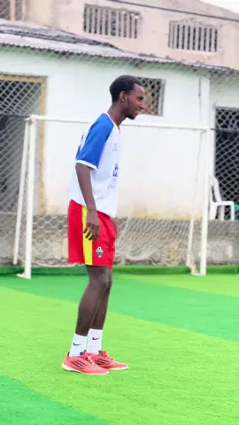 Controlling Tip [Bring your leg balancing with the ball]🙌#fyp #football #habeshatiktok #control#world #bekiskills 