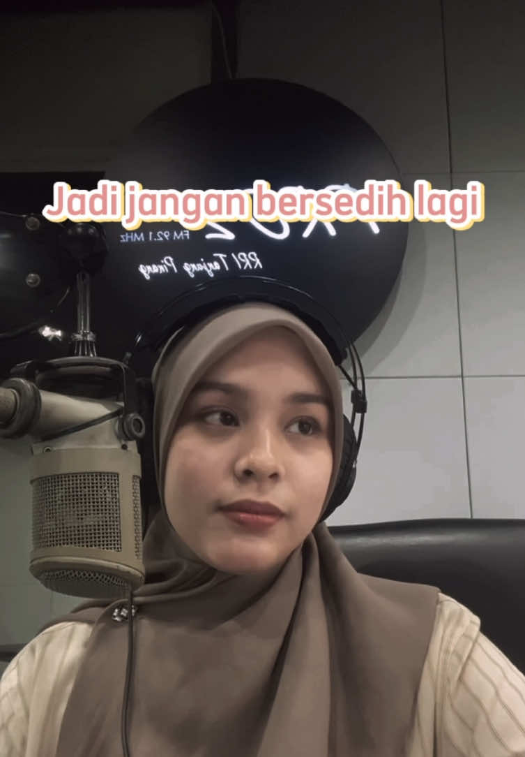 Jangan sedih lagi 🥺  #siaran #siaranradio #radio #penyiar #penyiarradio #weekend #weekendvibe 