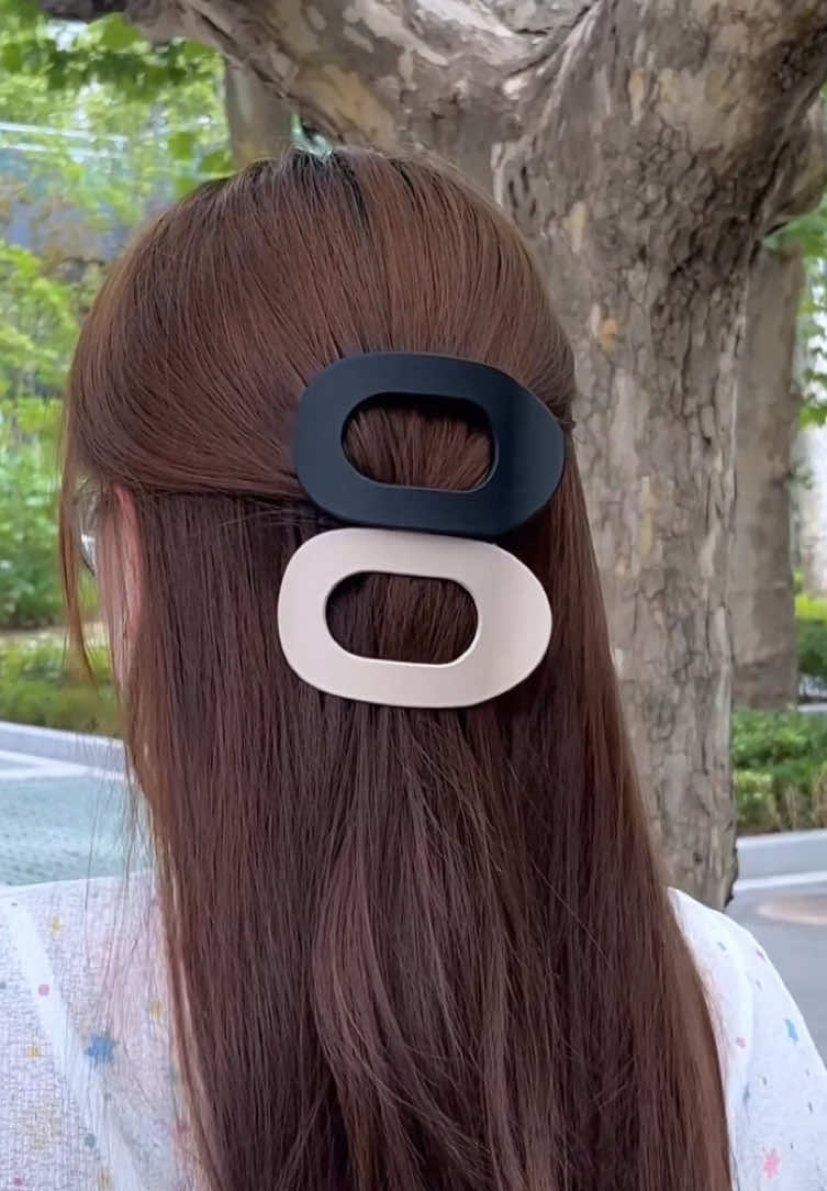 This thing is simply amazing!4pcs Solid Color Flat Hair Clips Set – Minimalist Acrylic Barrettes for Women, Strong Hold Claw Clips for Thick or Thin Hair | Elegant, No-Crease, Daily & Party StylingAccessories#tiktok #fyp #tiktokshop foryou#Normole