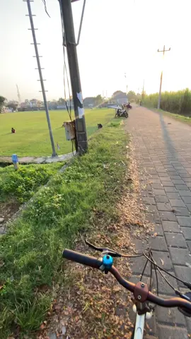 gapapa nyepeda pelan, yang penting ga rebahan😋 #sepedakalcer #nyoride #sepeda #sunsetvibes #kudus 