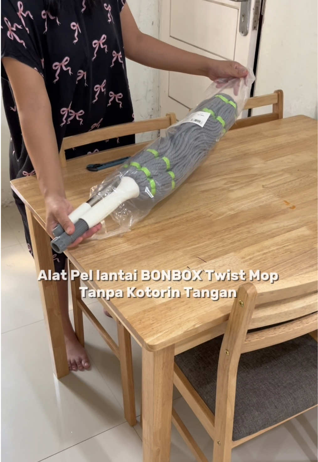 Capek peras pel manual? Sekarang gak perlu lagi!  ✨BONBOX Twist Mop: alat pel lantai otomatis  😍cukup di putar kain pel langsung kering  #alatpeltanpaperas #alatpelantiribet #pel 