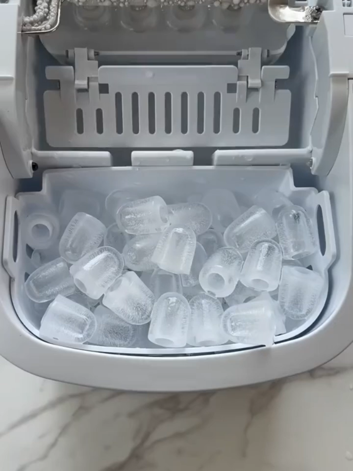 👉 Máquina de Fazer Gelo Ciclo Rápido 1,3L 12Kg Uso Doméstico Compacta Portátil Caso queira o link? Comente “Quero” que te enviamos! O link de compra está na Bio do instagram. O link clicável está no destaque “Beleza e saúde”. #MáquinaDeFazerGelo #GeloRápido #UsoDoméstico #Compacta #Portátil #CozinhaPrática #Eletrodomésticos #GeloEmCasa #ConfortoNoVerão #InovaçãoCulinária