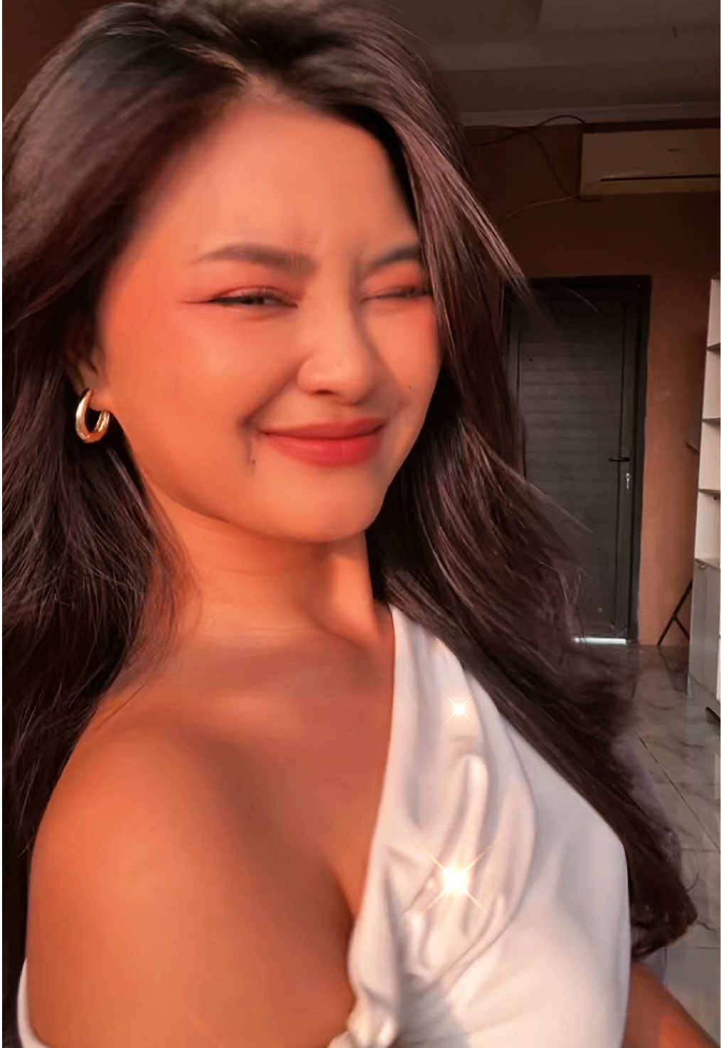 Golden hour pake tinted sunscreen doang, best combo 🔥😋