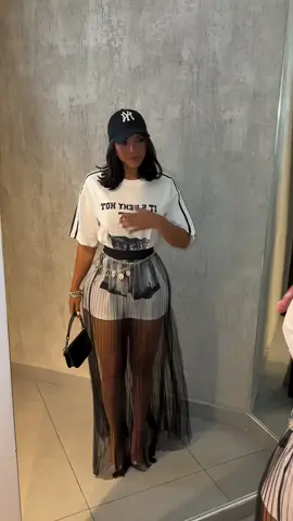 🔥Ladies' Round Neck Printed T-shirt+ Mesh Skirt Casual Set🔥 Enjoy 10% off your first order!!!