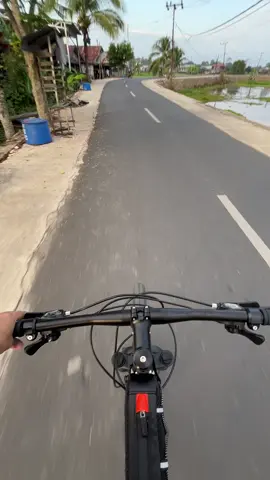 Mana nih yg suka gowes di jalanan dekat sawah#mtb#26inch #fyp #amuntai #tabalong #gowes 