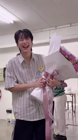 Sinh nhật ăn có chục cái bánh à, nhất em rồi ná 😘 #savewrg #auautnp #auausave #อู่อู๋เซฟ 