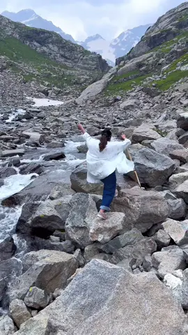 Wo Dekho Zara Parbataun py ghatain 🏞️ #kumrat_valley  #katoralake❤️  #DeepThoughts #Heartfelt #InnerVoice