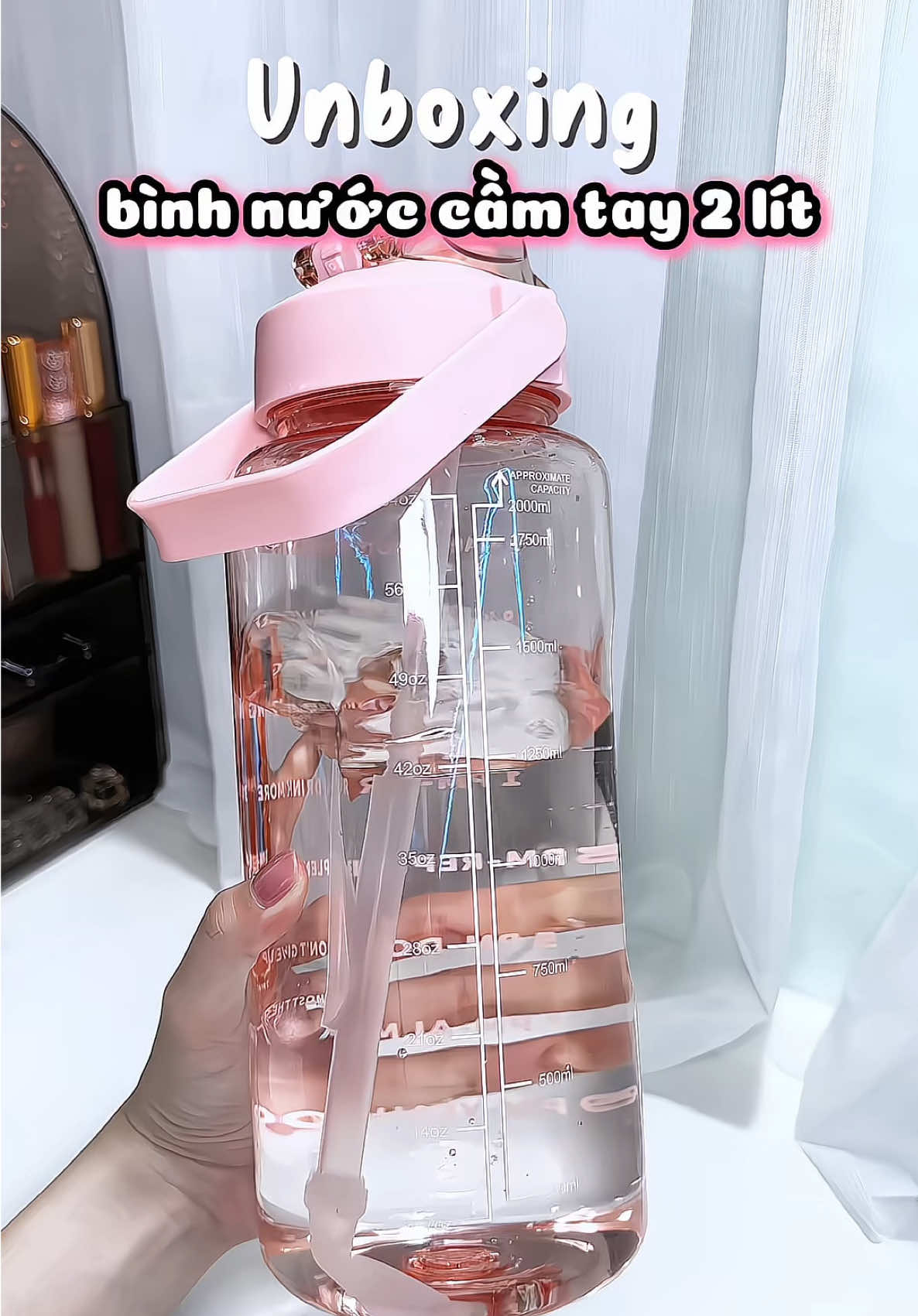Uống đủ 2Lít nước cho một ngày chưa đó người đẹp ! 💦💦💦 #binhnuoccamtay2lit #binhnuoc2lit #binhnuocthethao #xuhuong #unboxing #review #viralvideo 