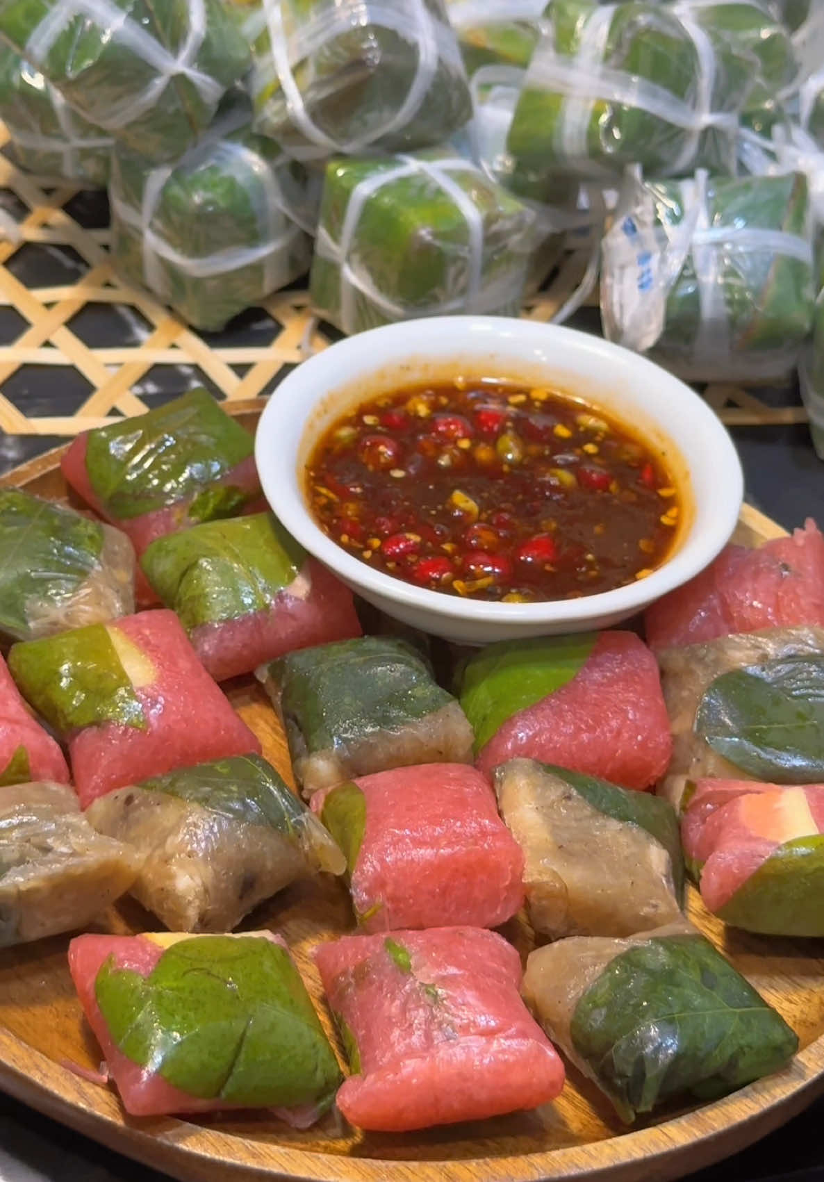 Nem lá chua gói lá chuối đặc sản lai vung đồng tháp chính gốc đây ạ #ancungtiktok #food #duyenoioi #anvat #reviewfood #nemlaivung #nemdongthap 