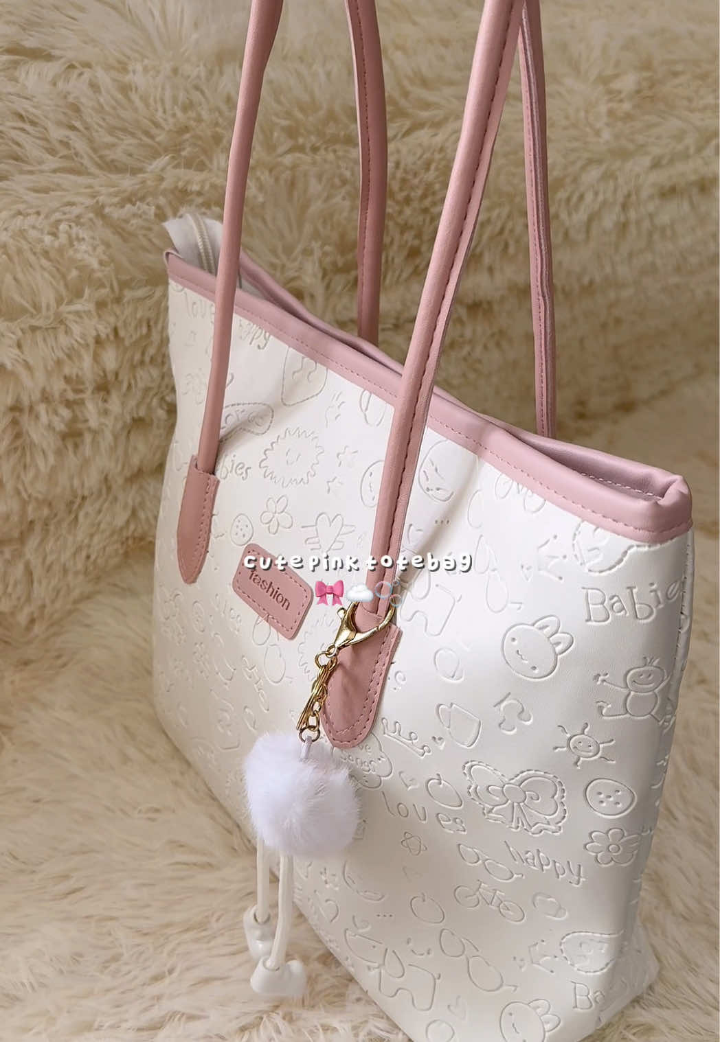 Sukanya totebag baru ni sebab cute sangat warna pink! Material leather tahan lasak. Space besar boleh muat banyak barang. Mak mak or student confirm lurve 🥹💖  #totebag #totebagaesthetic #totebagmurah 