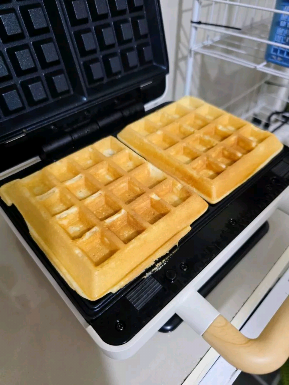 Sulit sa quality at ganda ng waffle and panini maker na'to! #asahi #waffle #panini #maker #wafflemaker #electric #appliances #kitchengadgets #musthave #foryou #fyp #trynow 