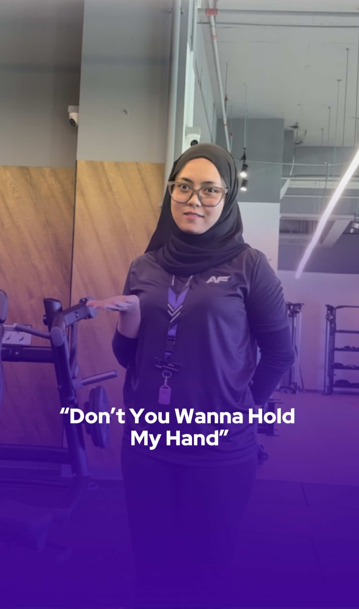 When she reaches for your hand mid-set… 🫠 Bro, this is the real test of strength. Do I drop the weights… or drop my girl?? 🥲 #AnytimeFitness #AnytimeFitnessMalaysia #AnytimeStartsNow #QuaysideMall #KotaKemuning #TelokPanglimaGarang 
