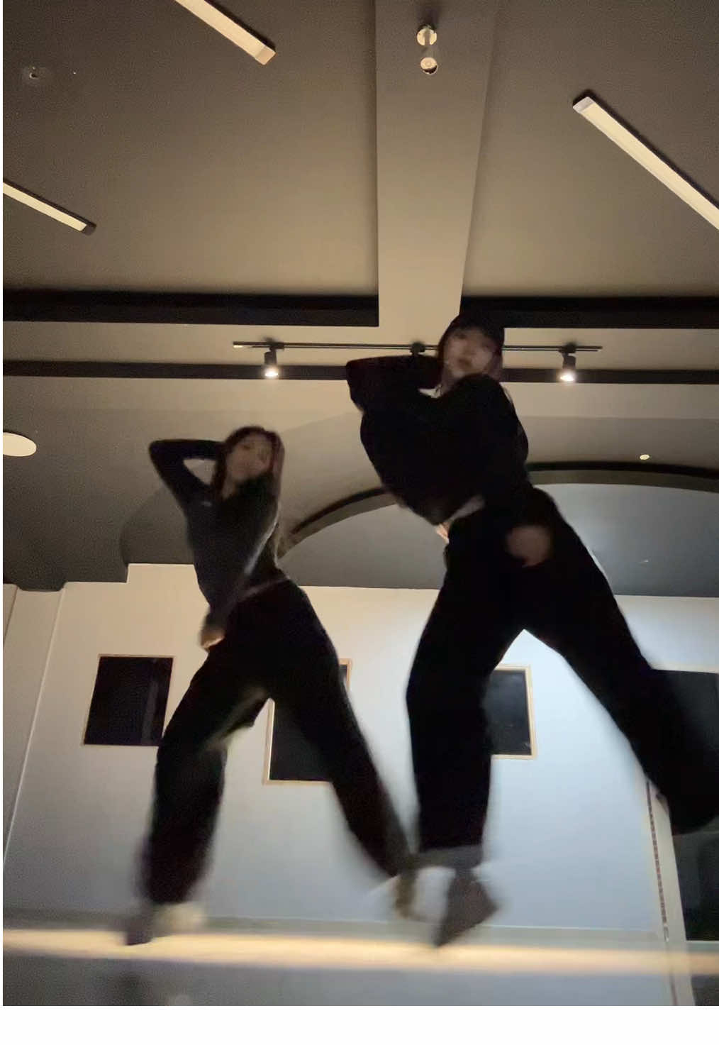 dc @Kiana #a1zee #z1 #z1production #dance #dancers #lightslowdown #elbruso #rge #fyp #dancepractice #studio #rec #recommendations #auka #zara @aruu @z 