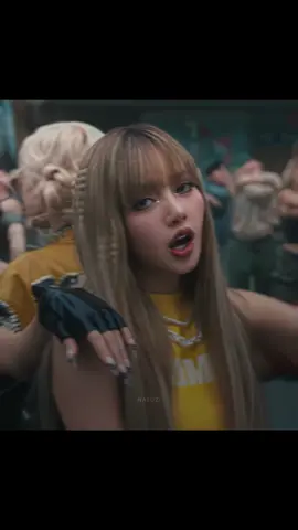 she looks so stunning in the mv #lisa #lalisa #lisaedit #lalisamanoban #lisablackpink #blackpink #blackpinkedit #kpop #kpopedit #kpopfyp 