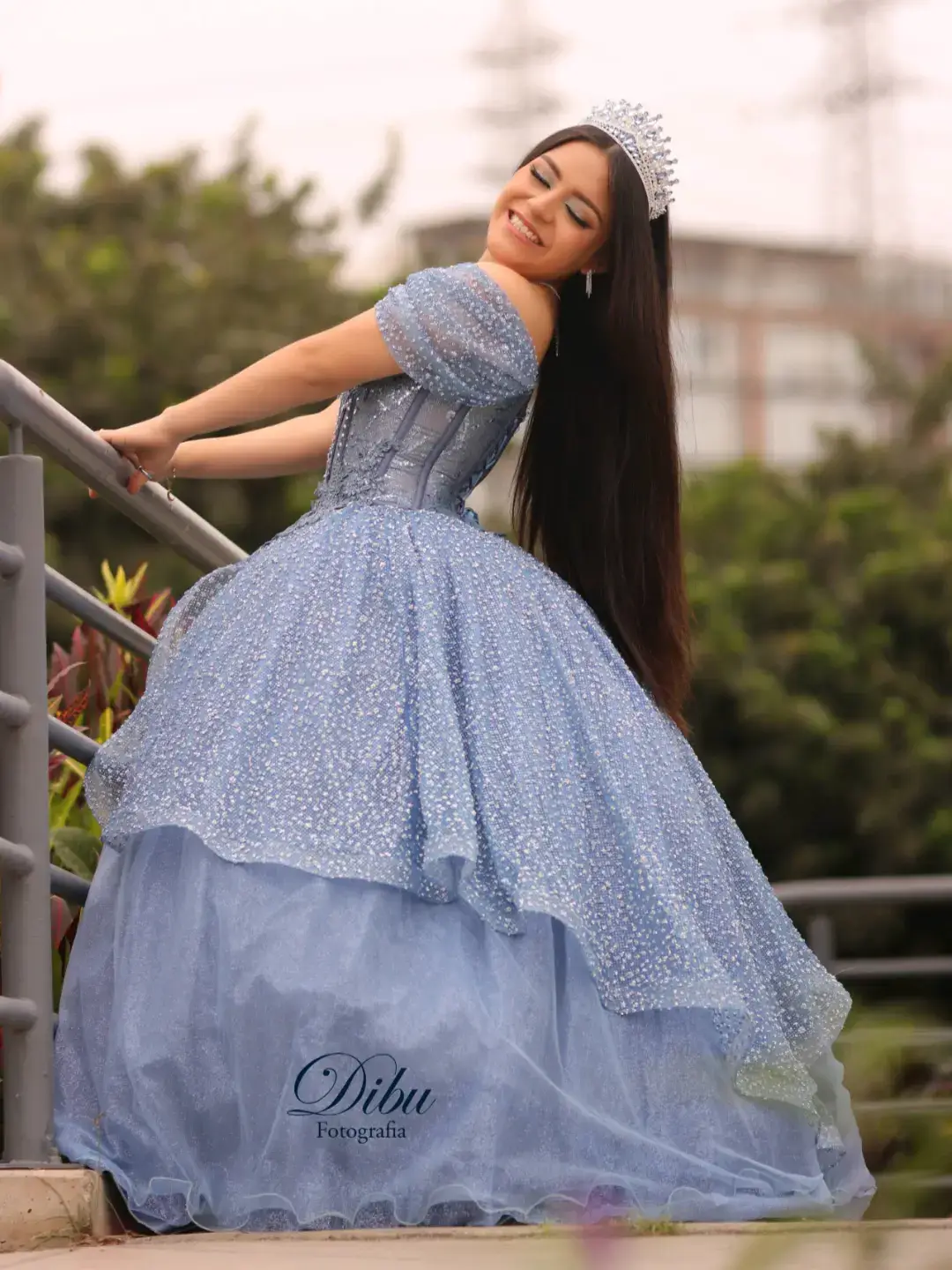 Más allá de las poses, las miradas, las sonrisas... la verdadera esencia de unos 15 años inolvidables. Disfruten estas fotografías llenas de sentimiento. 😊#SesionDeFotos #Quinceañeras2025 #xvaños #quinceañoslima #limaperu🇵🇪 #quinceañeras #FotógrafoDeEventos 