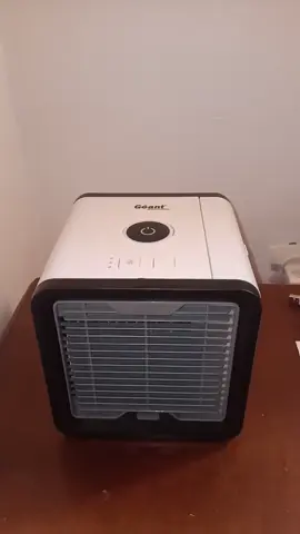 استمتع بصيف بارد مع هذا مكيف الهواء المحمول mini climatiseur •مميزات مبرد الهواء GÉANT : 🔌 مبرد هواء محمول USB: مثالي للاستخدام في أي مكان بفضل وصلة USB 12 فولت. 🌪️ مروحة 3 في 1 قابلة للتعديل: تبريد، ترطيب، وتنقية الهواء في جهاز واحد. ❄️ مكيف هواء مصغر: تصميم صغير وأنيق يضمن الراحة في أي مكان. ✨ 7 ألوان LED: تضيف جمالية وإضاءة مميزة في أي مكان تضعه فيه. •خصائص مبرد الهواء GÉANT : 💧 تبريد فعال بالماء البارد: يمنحك هواءً بارداً ومنعشاً في لحظات. 🌿 ترطيب وتنقية الهواء: يحسن جودة الهواء المحيط بك، مما يجعله مثالياً للمنزل والمكتب. ⚙️ قابلية التعديل: ثلاثة مستويات للسرعة لتناسب جميع احتياجاتك. 🛍️ تصميم محمول: صغير الحجم وسهل النقل، مثالي للاستخدام في أي مكان.  