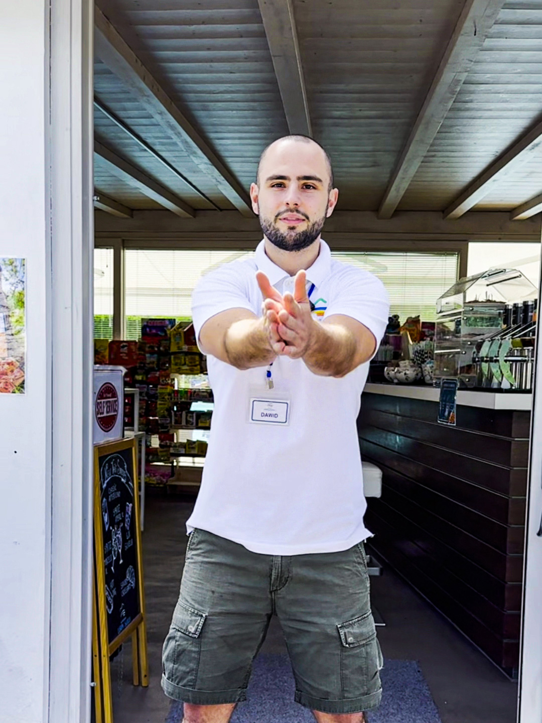 Just a small clap? Yeah sure. Cue the wildest meme ever. 👏💣 #EuropaSilvella #MarketingTrend #POVTrend#ClapMeme #BabyMeme #CampingLife#FunnyStaffMoments #FYP #tiktokitaliacomedy#Summer2025 #TeamComedy