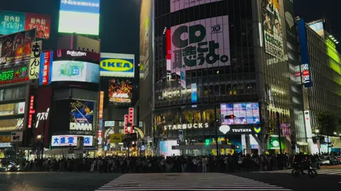 In love #shibuyacrossing #shibuya #japan #tokyo #travel #nightlife #nightcore #fyp #viral #calm 