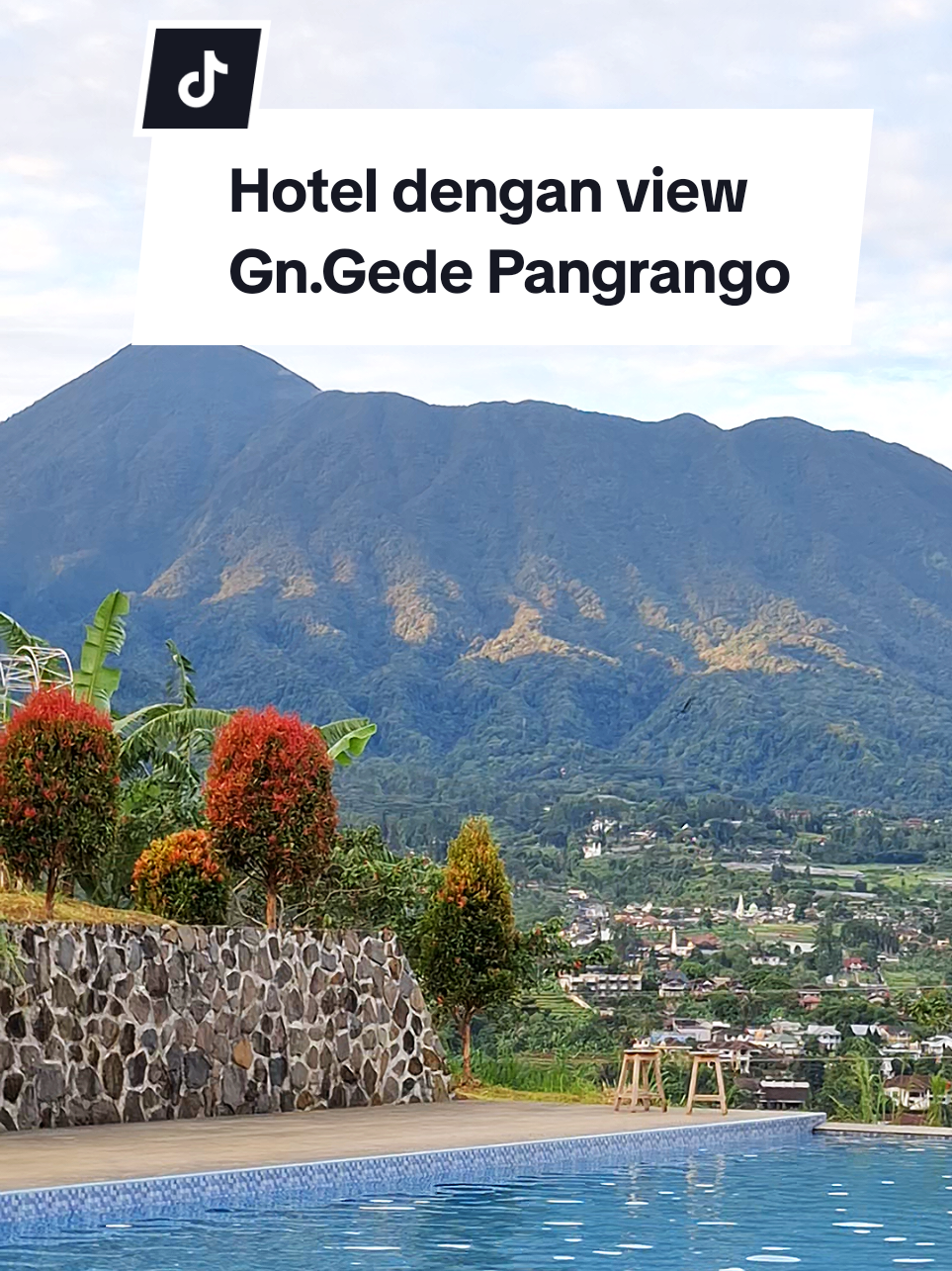masyaAllah view dari kolem renang hotel nya 😍😍😍 klik tag lokasi di bawah untuk booking tempatnya🥳 #theadangzeckyresort #adangzeckyresort #qimatucoffee_official #urbanviewadangzecky #fyppppppppppppppppppppppp #puncakbogor #fypppppppppppppp 