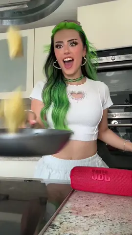 ANZEIGE/ Party? Couch? Kitchen? 🥰💚🤭 Auracast connects them all @JBLeurope #JBLFlip7 #JBLCharge6 #JBLPartyBox520