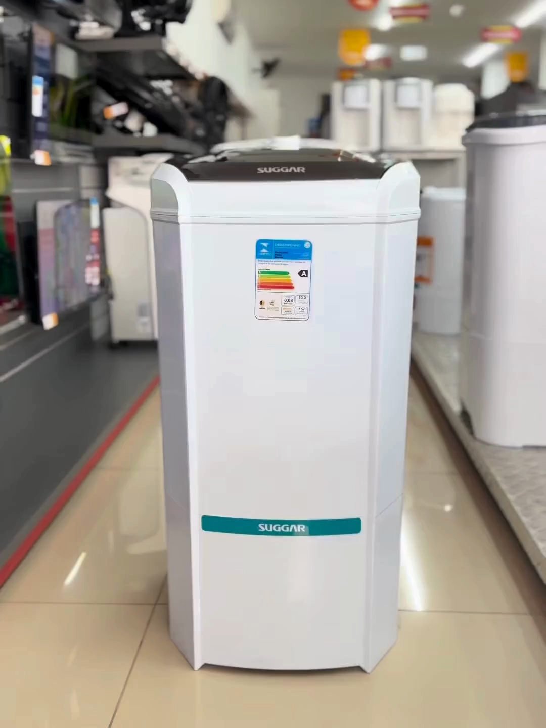 🧺 Quer roupas limpinhas sem esforço e gastando pouco? Conheça o Tanquinho Suggar Lavamax Eco 10kg! ✔️ Batedor gigante com novo design ✔️ 3 níveis de água + 3 molhos com desligamento automático ✔️ Filtro cata-fiapos e baixo consumo de energia ✔️ Timer de até 28 min + dispenser pra sabão ✔️ Alta eficiência com custo-benefício incrível! 💬 Marca aqui quem tá precisando renovar o tanquinho! #TanquinhoSuggar #LavamaxEco #LavaRoupas10kg #CustoBenefício #DicaDeEletro #Suggar #TikTokCasa #EletrodomésticoBarato #LavanderiaPerfeita #CasaOrganizada #DicaDeCompras