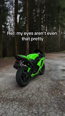gorgeous green eyes :)  ______________________________ and this bike has also pretty eyes, best headlights oat #kawasakininjazx6r #mivvexhaust #headlights #pretty 