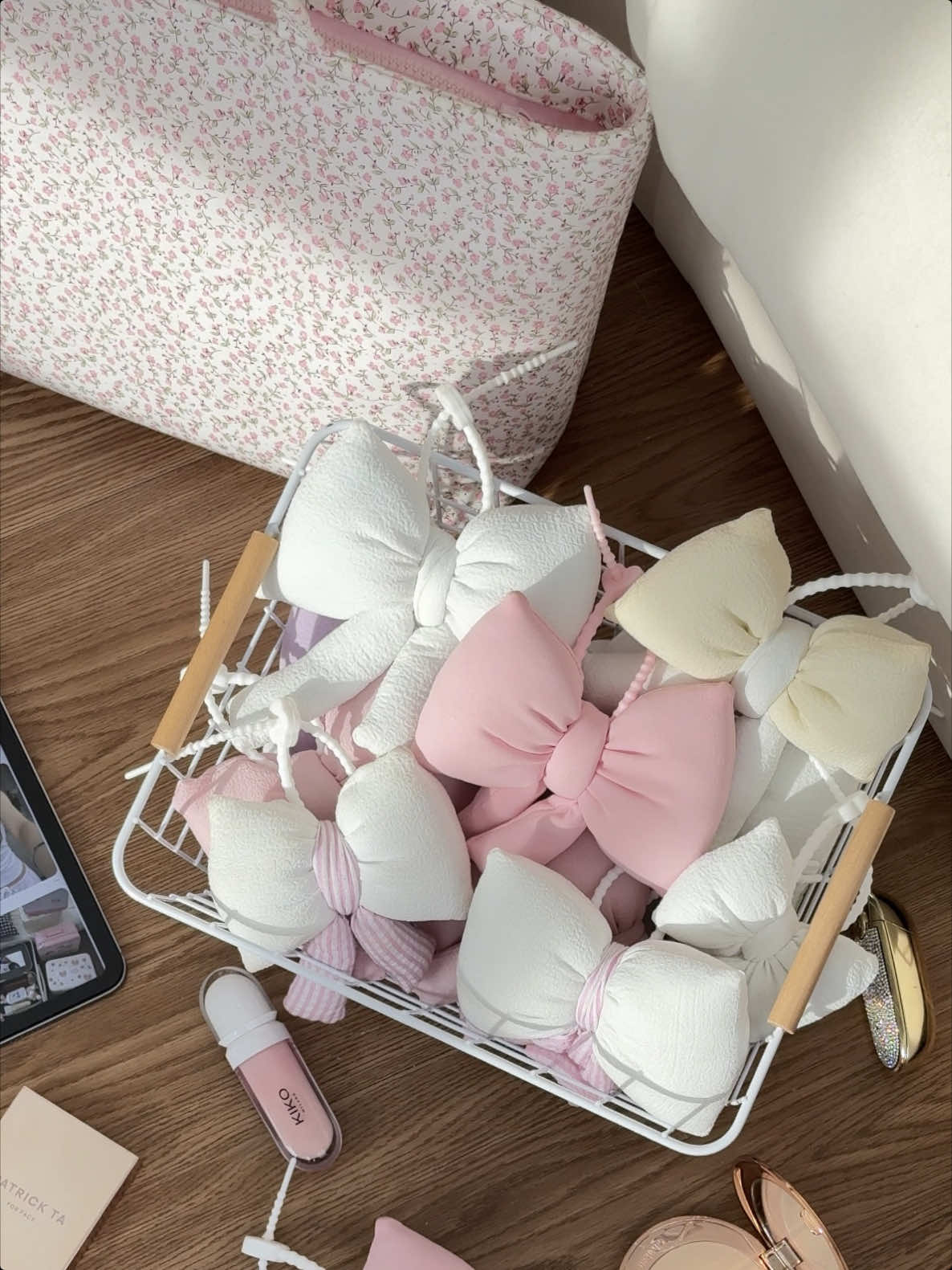 Combo charm nơ đi vứi túi tote hoa cứ bị địu mãi thoai #pastel #bag #phukien #reviewlamdep #goclamdep #xuhuong #fyp #pastelish 