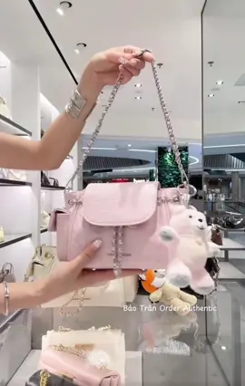 Chấttt da xịn tưng , dáng như xờ-leoo mà đẹp xẽo 🤍✨. sắp soldd roàii ce tranh t hủ nò #Unboxing #authentic #cnk #viral #fypシ #xuhuong #túicharlesandkeith #túicnk #reviewcnk 