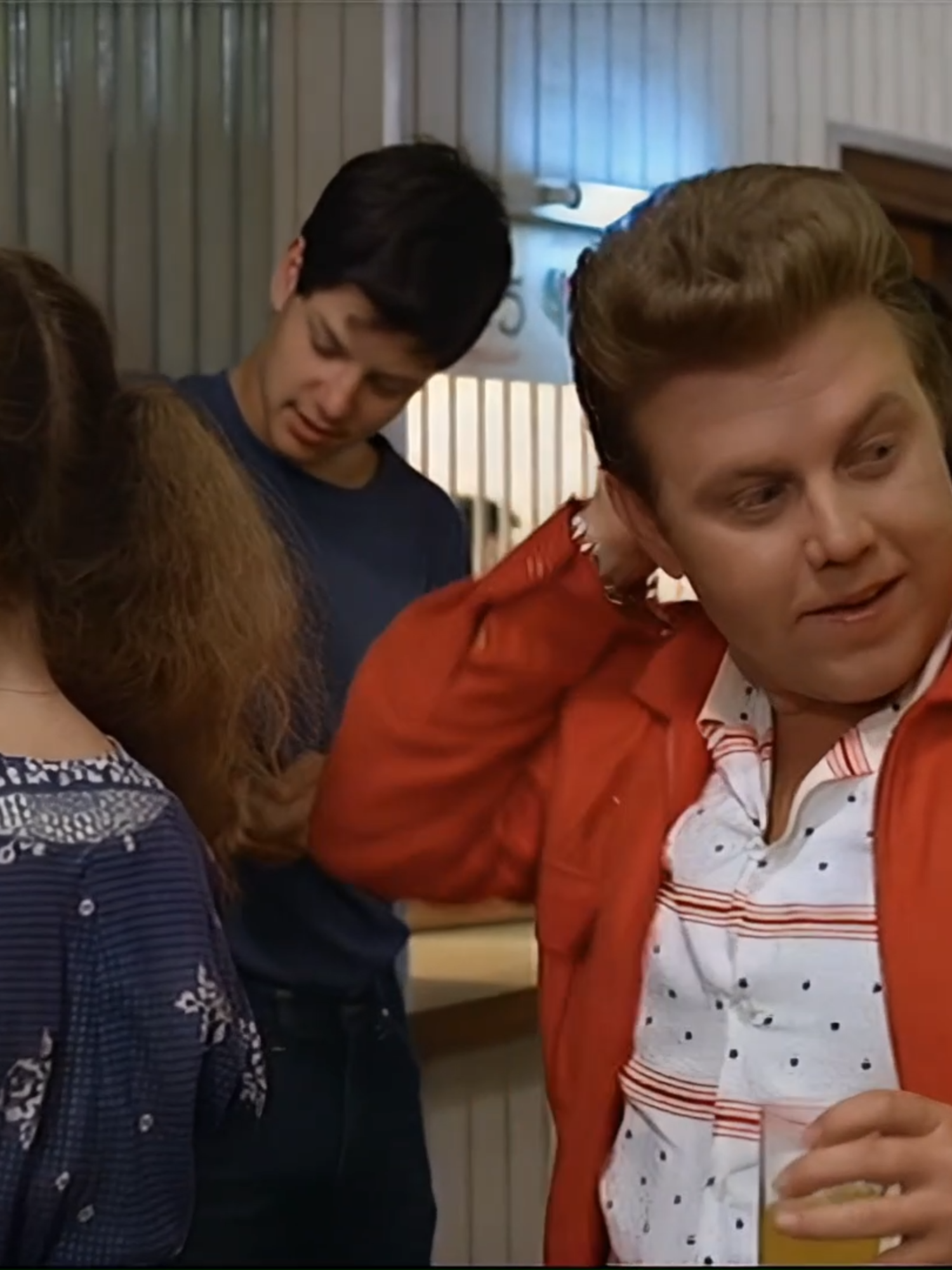 קטע מהסרט רומן זעיר 1983 אסקימו לימון 5 סרטו של בועז דוידזון נוסטלגיה ישראלית איכותית מוזמנים לעקוב👍🤩🤩🤩🤩