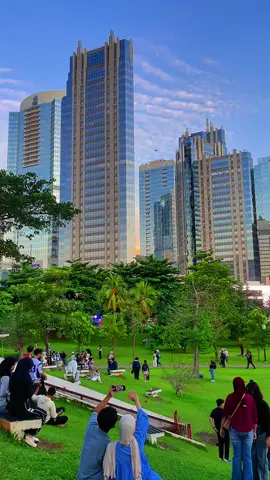 Video nya boleh di ambil buat saling suport yang ga punya bahan content, edit sendiri ya, aku izinin, engga folow juga gpp kok #foryou #view #fyp #jakarta #citylight #citylights #scbd #mediaWB #hutankotagbk 