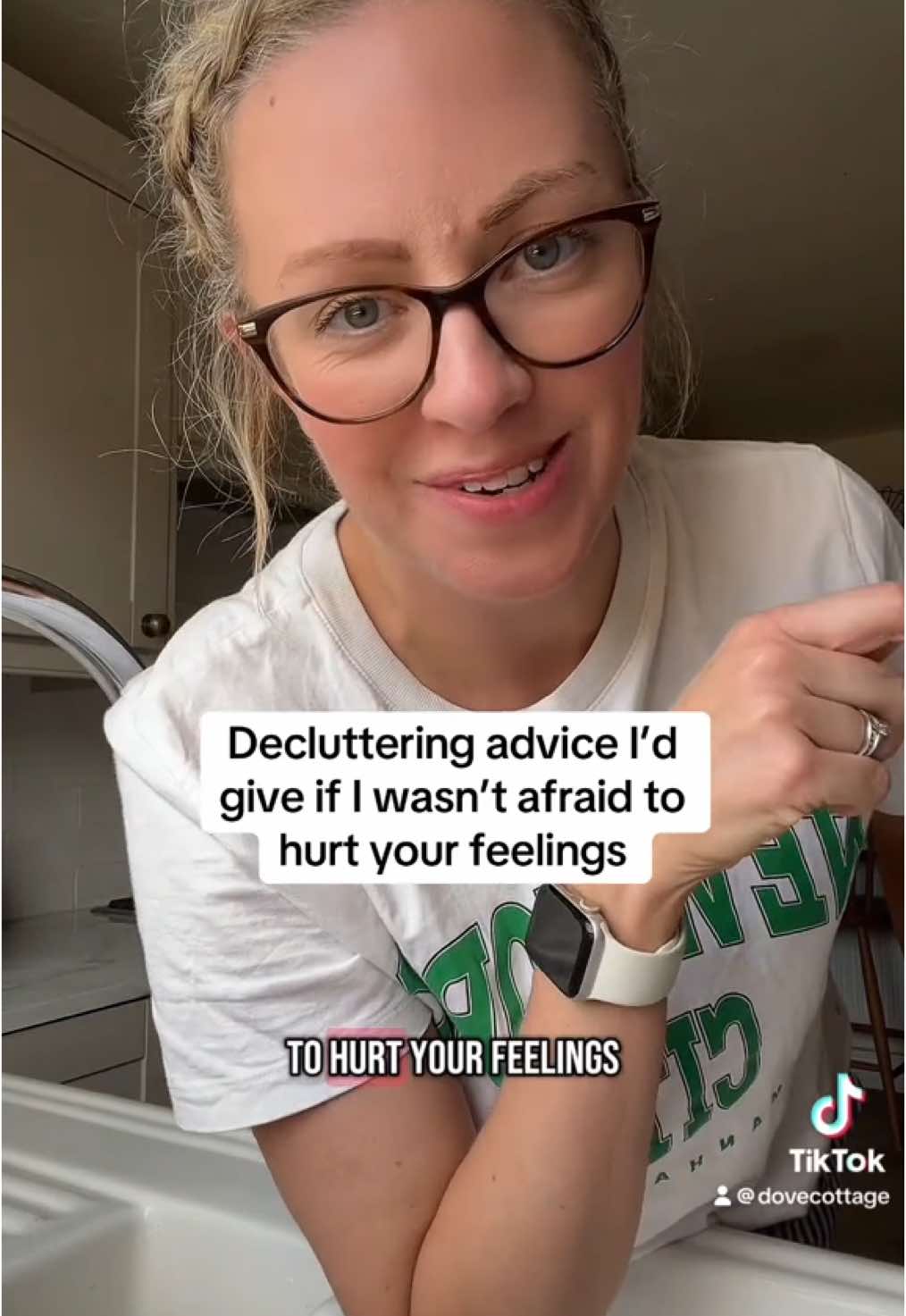 Decluttering advice I’d give you if I wasn’t afraid to hurt your feelings 🙈 Because sometimes we’ve got to be brutal with deciding what we keep - especially if you live in a small hole like me! (Also I realise not a lot of actual sink cleaning took place here 🙈) #declutter #smallhome 