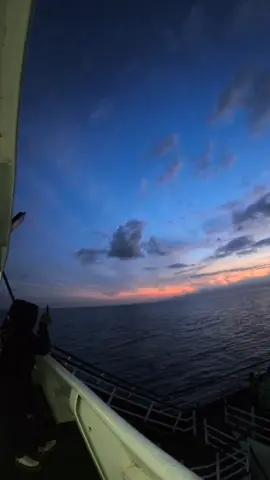 nyebrang dari pelabuhan padang bai ke lombok, berangkat malam hari sampai di Lombok pagi hari  #padangbai #lembar #bali #lombok 