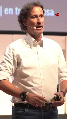 El problema no es el problema, el problema es la actitud que tienes frente al problema 😤 Porque el problema puede tener solución, pero lo que sí puedes cambiar siempre es tu actitud, y cuando decides enfrentar los líos con buena energía, empiezas a construir una vida mucho más alegre 💛💪✨